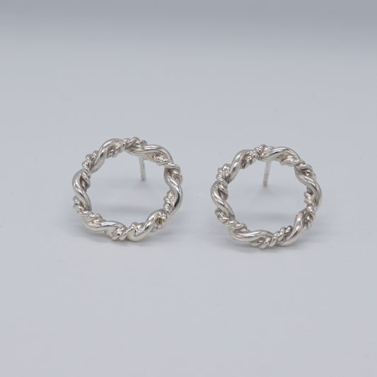 Wreath stud earrings